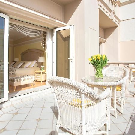 The Regency Hotel Kuwait Kuwejt Zewnętrze zdjęcie A balcony