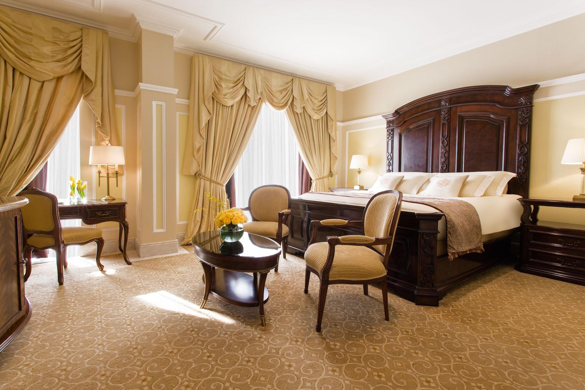 The Regency Hotel Kuwait Kuwejt Zewnętrze zdjęcie A bedroom at the Ritz-Carlton, Boston