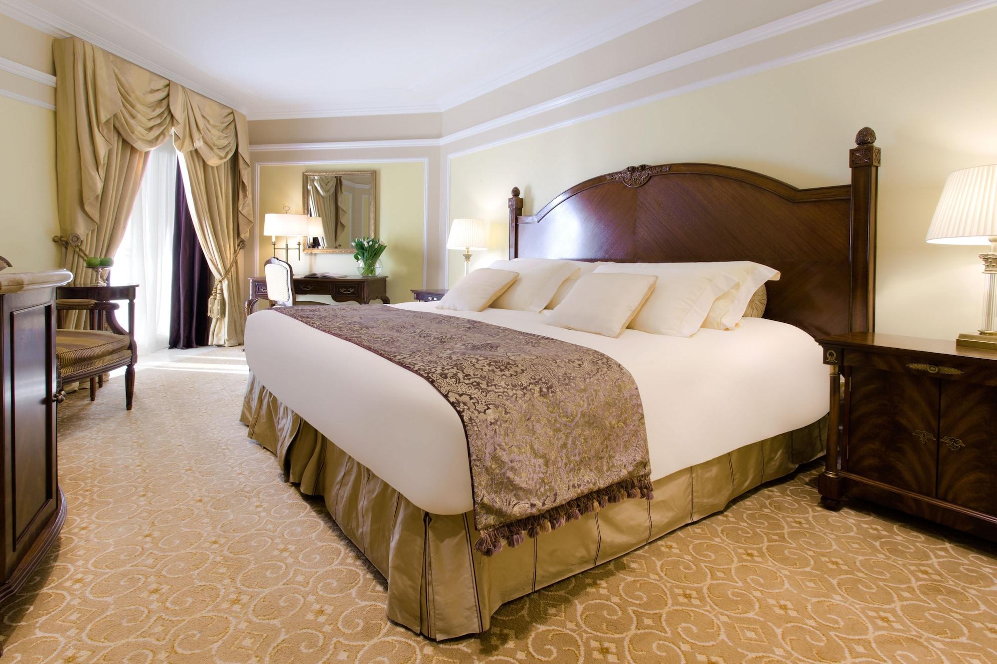 The Regency Hotel Kuwait Kuwejt Zewnętrze zdjęcie A guest room at the Four Seasons Hotel