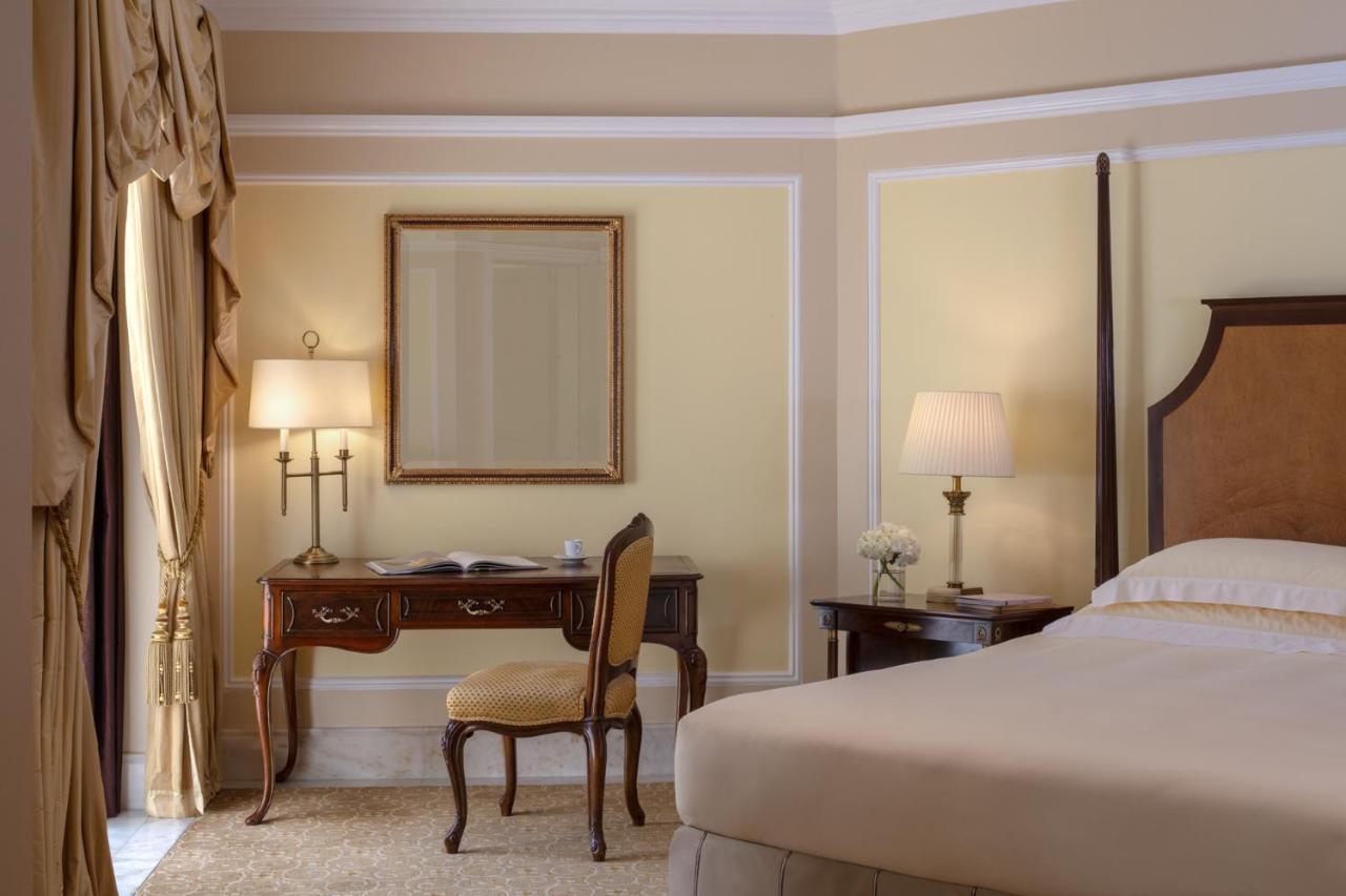 The Regency Hotel Kuwait Kuwejt Zewnętrze zdjęcie A bedroom at the Four Seasons Hotel
