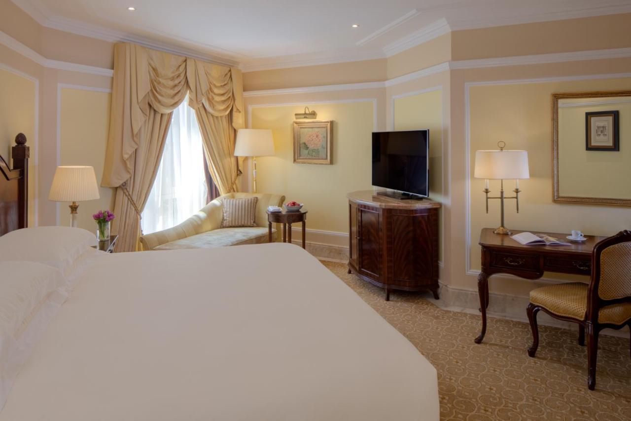 The Regency Hotel Kuwait Kuwejt Zewnętrze zdjęcie A room at the hotel