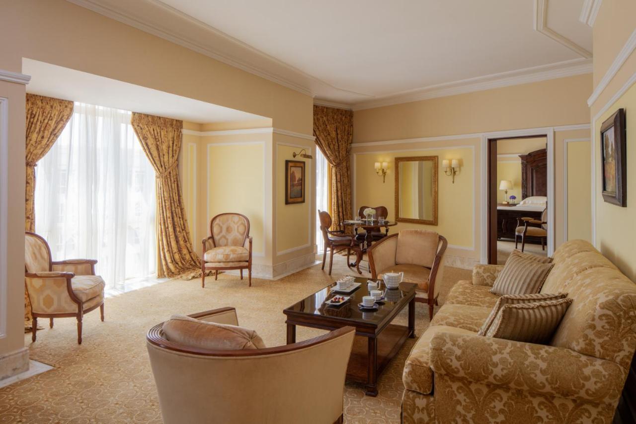 The Regency Hotel Kuwait Kuwejt Zewnętrze zdjęcie A suite at the Four Seasons Hotel, Istanbul