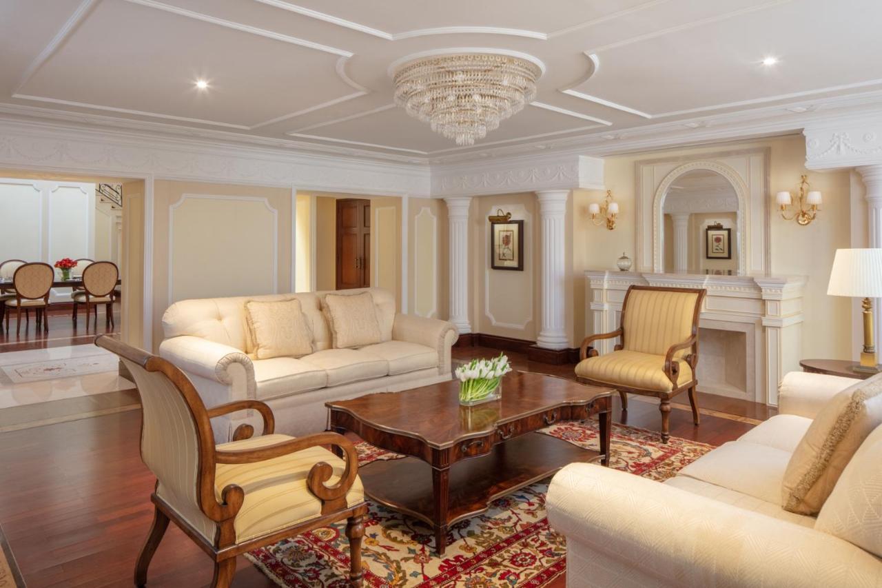 The Regency Hotel Kuwait Kuwejt Zewnętrze zdjęcie A living room in a suite at the Taj Mahal Palace, Mumbai