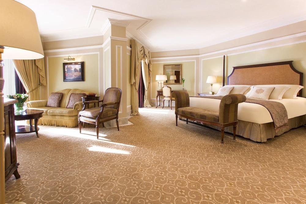 The Regency Hotel Kuwait Kuwejt Zewnętrze zdjęcie A suite at the Waldorf Astoria New York